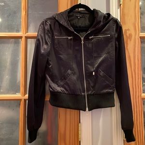 Woman’s Laundrey by Shelli Segal Black Light weight Jacket. Size S